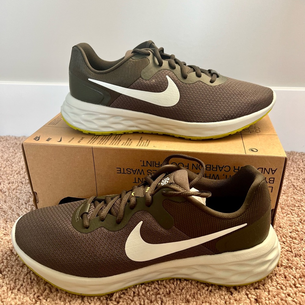 NEW In Box - Nike Revolution 6 NN
